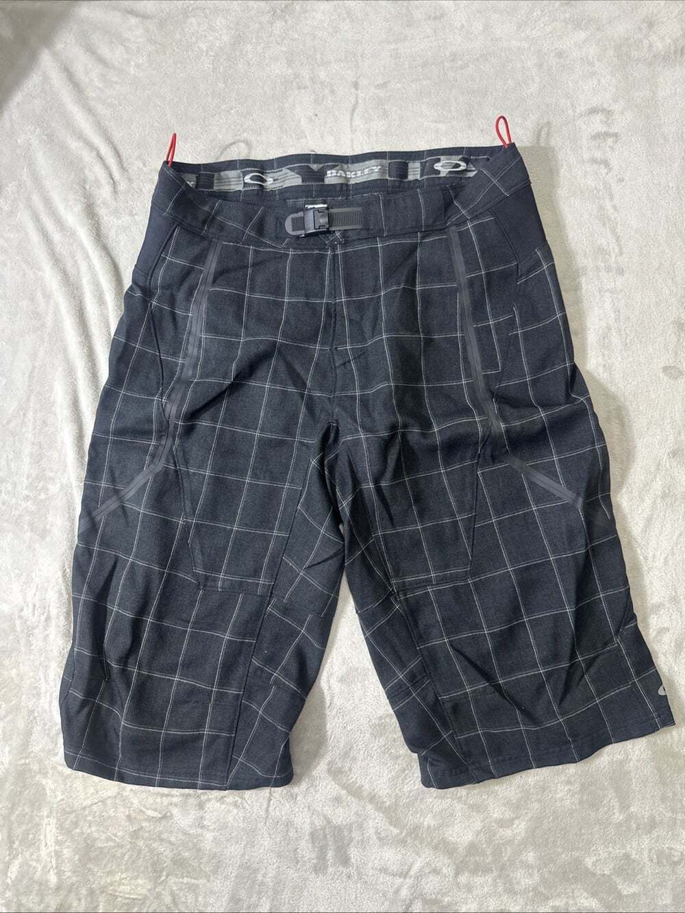 Oakley Y2K Men’s Technical Cargo Shorts Plaid Gray Adjustable Belt Size 36